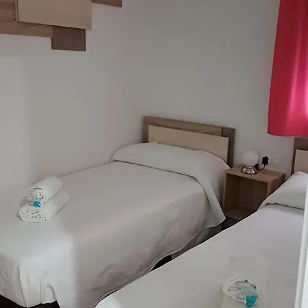 Lyrioshomes Filpo Rojas , Appartamento Siviglia